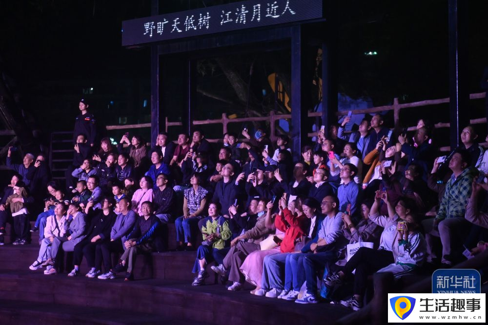 乘船夜赏《江清月近人》(图2)