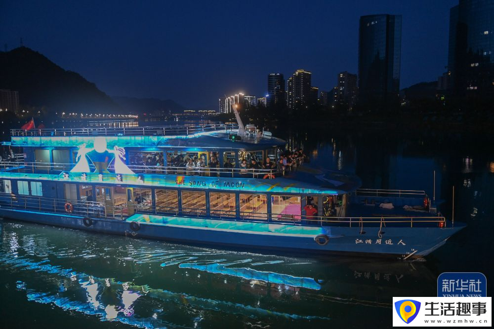 乘船夜赏《江清月近人》(图1)