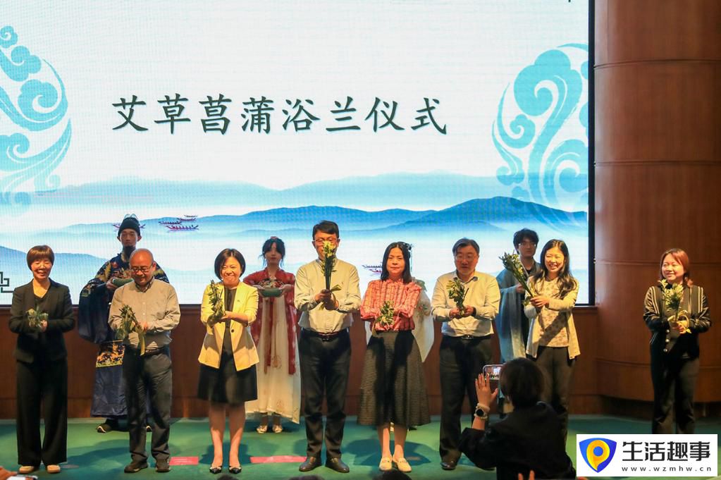 大学校园里体验端午传统文化