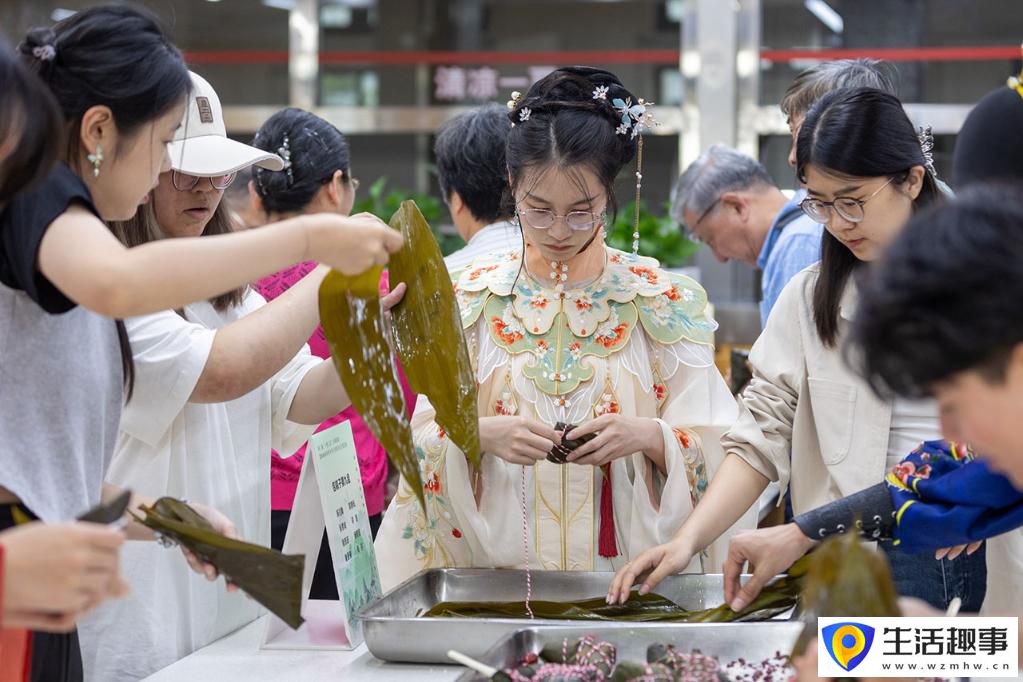 大学校园里体验端午传统文化(图4)