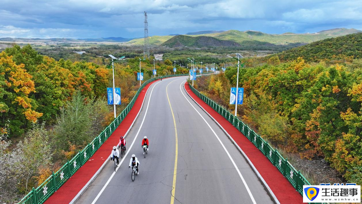 内蒙古扎兰屯：乡村公路美如画(图2)
